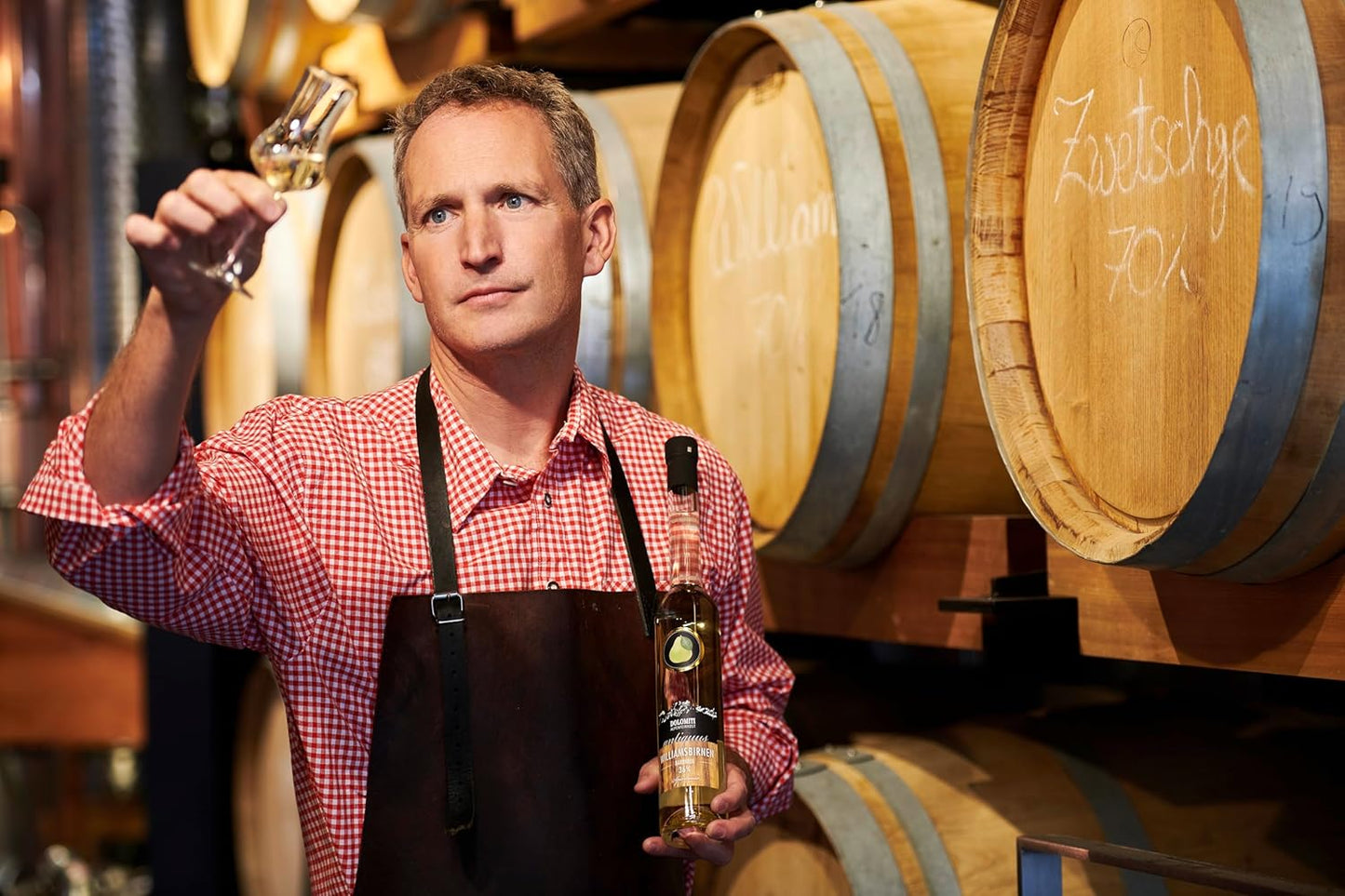 DOLOMITI Alte Haselnuss 36 % vol. – Premium Haselnuss-Spirituose aus dem Barrique-Fass – 1,0 l Bügelflasche – Milder Nuss-Schnaps mit feinem Röstaroma – Original aus Österreich